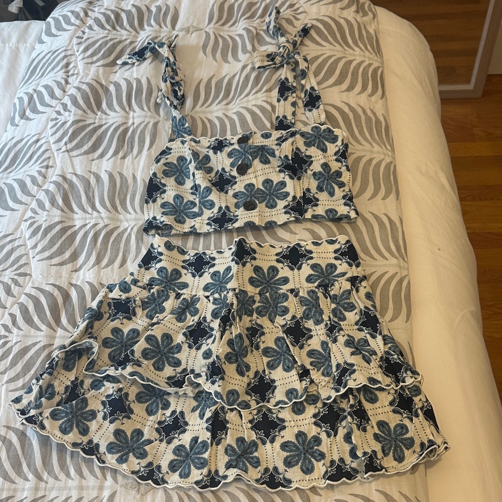 Agua Bendita Blue and White Floral Set
